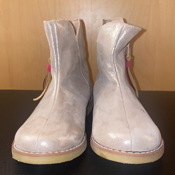 Girls silver zip up boots size 13. Very good condition - Picture 3 of 4